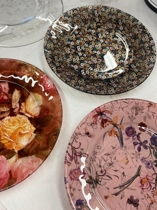How to Decorate Glass Plates with Transparent Transfer Foils
